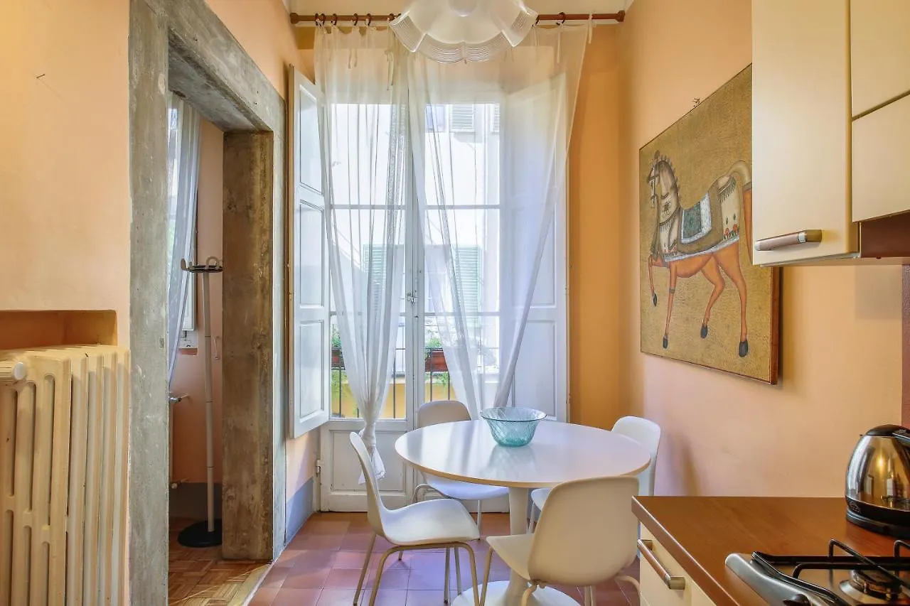 Lemon Tree One Bedroom With Balcony Florence Apartment