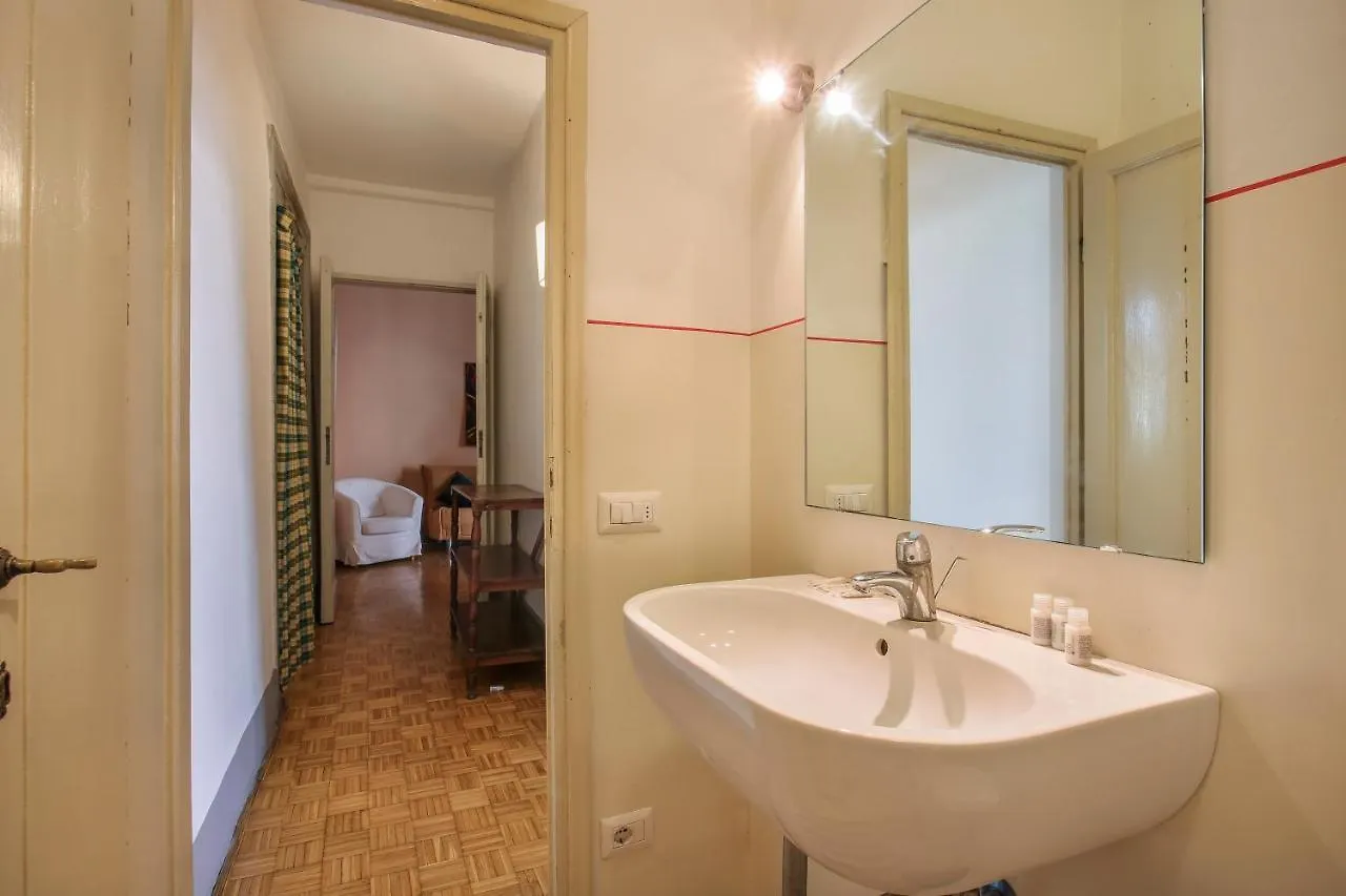 Lemon Tree One Bedroom With Balcony Florence Apartment